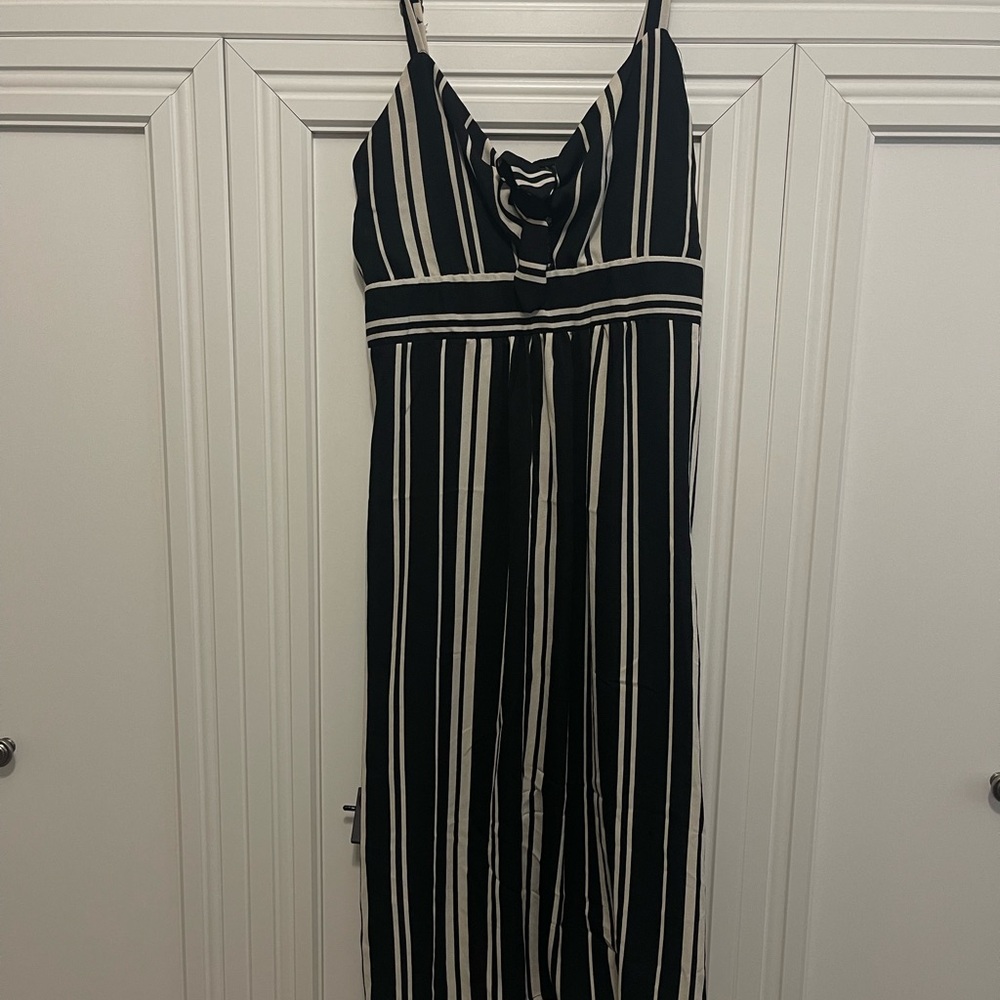 Xhilaration Black and White Midi Dress with Keyhole | Large